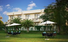 Treehouse Sunrise Resort And Caravan Park, Neemrana